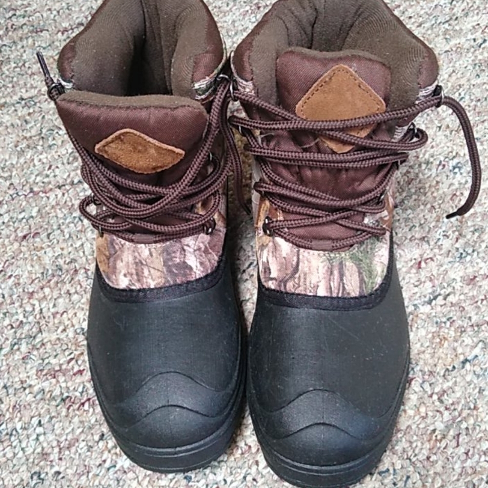 Camo winter boots